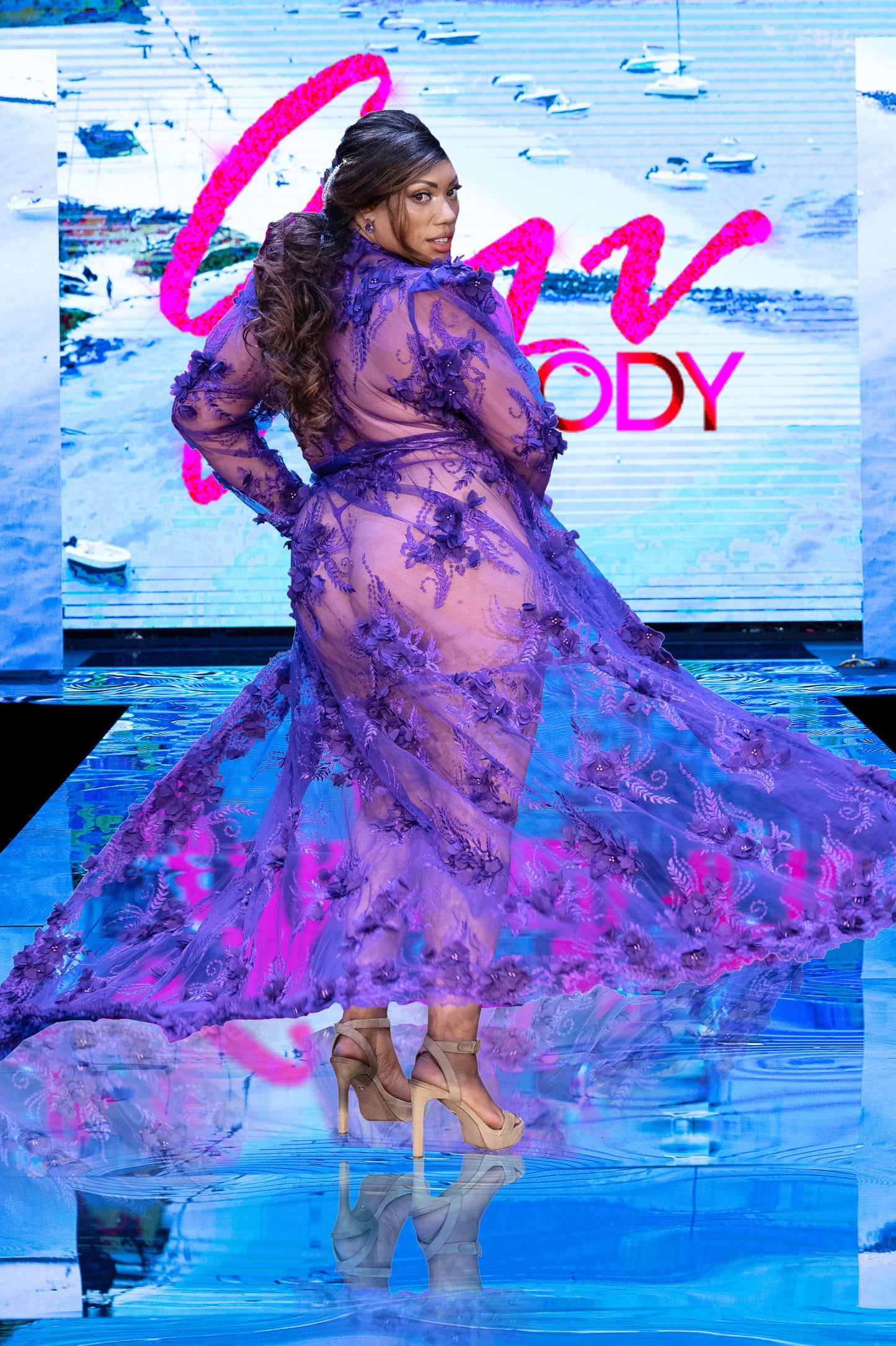 Monarchy Lace Robe